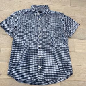 Gap Men’s blue & white check short sleeve button down. Great condition! Size L.
